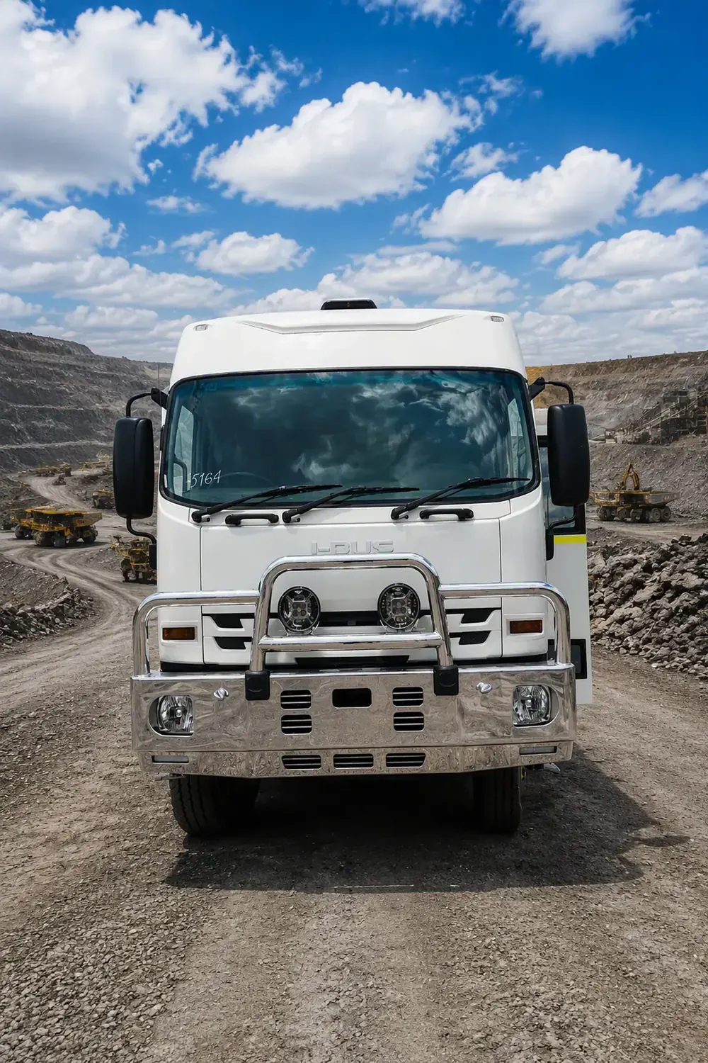 I-Bus FTS 4×4 — front-on at the pit