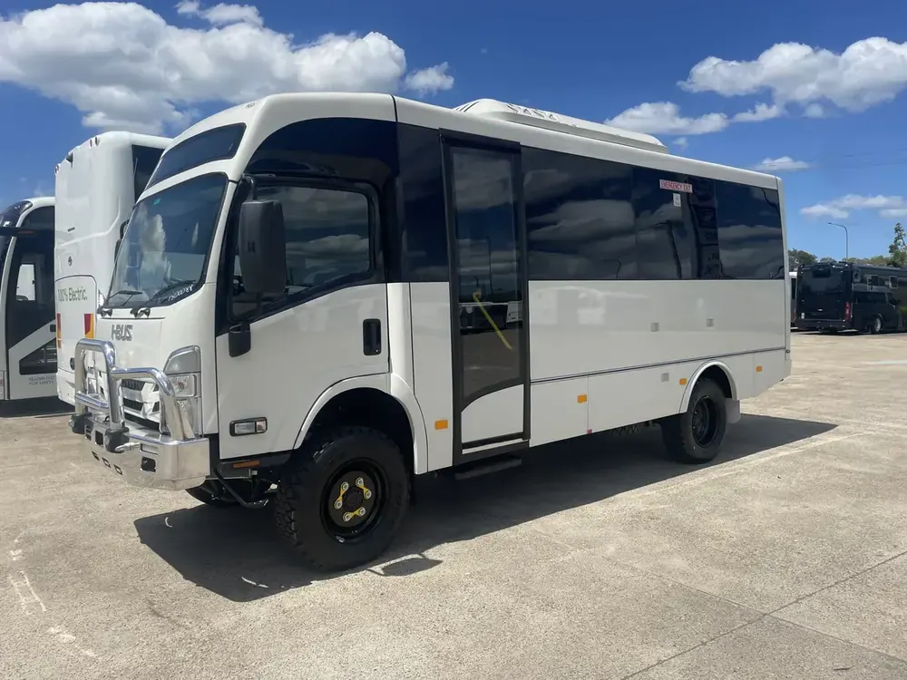 I-Bus NPS 4×4 — off-road tyres, bull bar, ready for anything